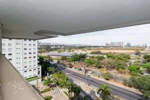 Image 4 - 915179