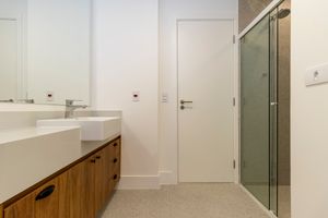 Image 33 - 915201