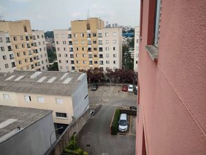 Image 15 - 915205