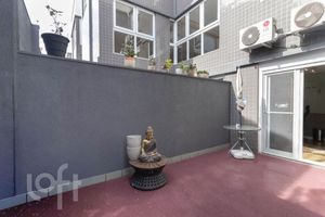 Image 19 - 915208