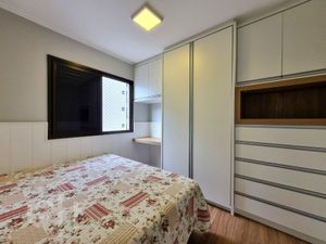 Image 13 - 915218