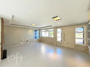 Image 42 - 915225