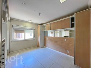 Image 24 - 915225