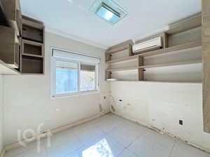 Image 33 - 915225
