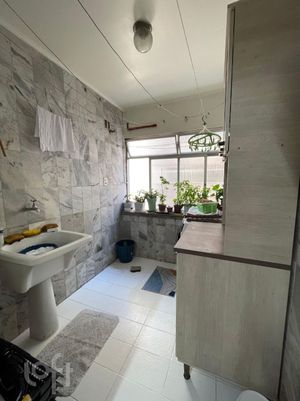 Image 22 - 915226