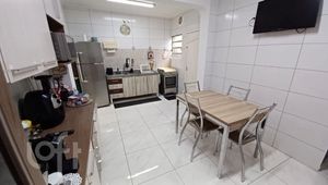 Image 12 - 915279