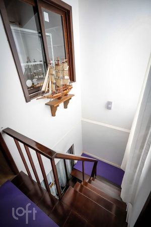 Image 28 - 915286