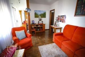 Image 45 - 915286