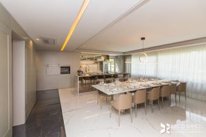 Image 6 - 915287