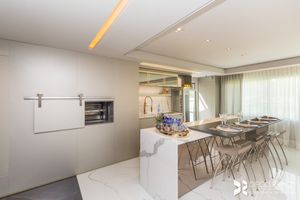 Image 11 - 915287
