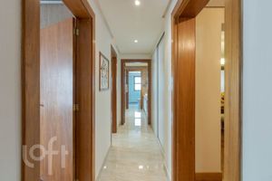 Image 31 - 915302