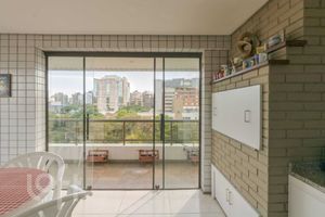 Image 10 - 915302