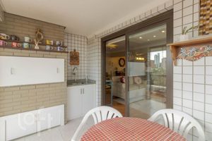 Image 11 - 915302