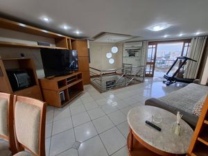 Image 8 - 915305