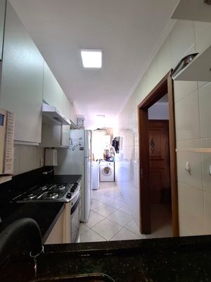 Image 16 - 915307