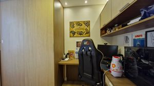 Image 12 - 915323