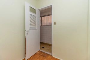 Image 1 - 915342
