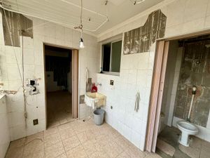 Image 13 - 915346