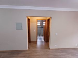 Image 21 - 915349