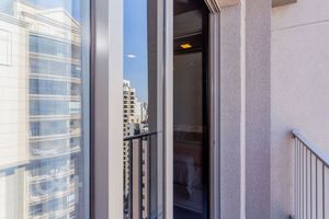 Image 16 - 915350