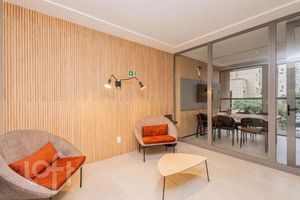 Image 17 - 915350