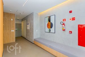 Image 28 - 915350