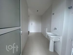 Image 7 - 915352