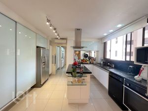 Image 11 - 915361