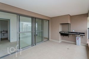 Image 8 - 915363