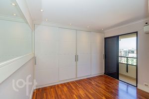 Image 21 - 915366