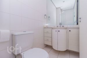 Image 32 - 915366