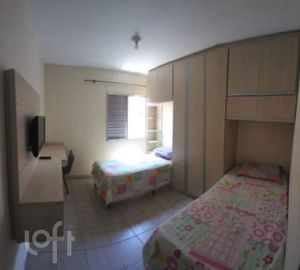 Image 4 - 915367