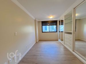 Image 31 - 915373