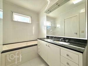 Image 35 - 915377