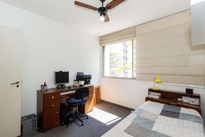 Image 19 - 915381