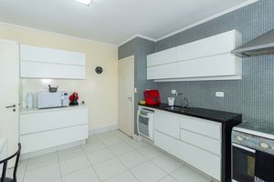 Image 30 - 915381