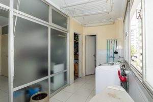 Image 35 - 915381