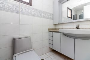 Image 14 - 915383