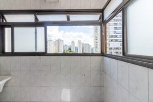 Image 19 - 915383