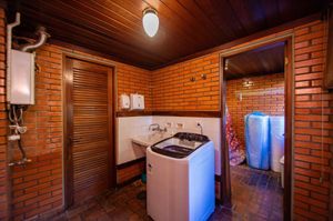 Image 36 - 915385