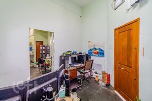 Image 11 - 915387