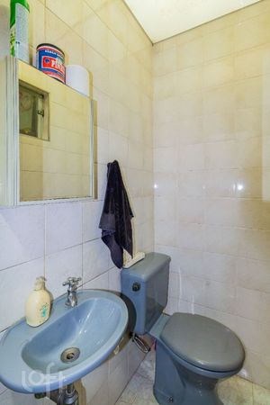 Image 23 - 915387