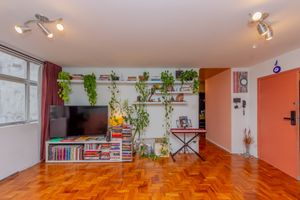 Image 1 - 915389