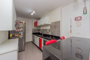 Image 11 - 915389