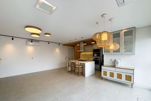 Image 4 - 915390