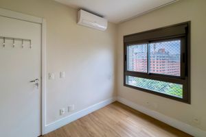 Image 17 - 915390