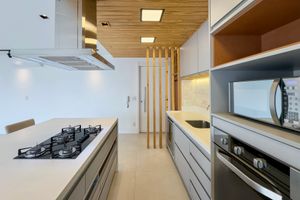 Image 32 - 915390