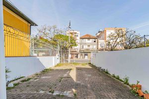 Image 8 - 915391