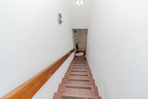 Image 25 - 915391