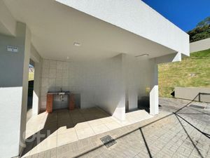 Image 15 - 915399